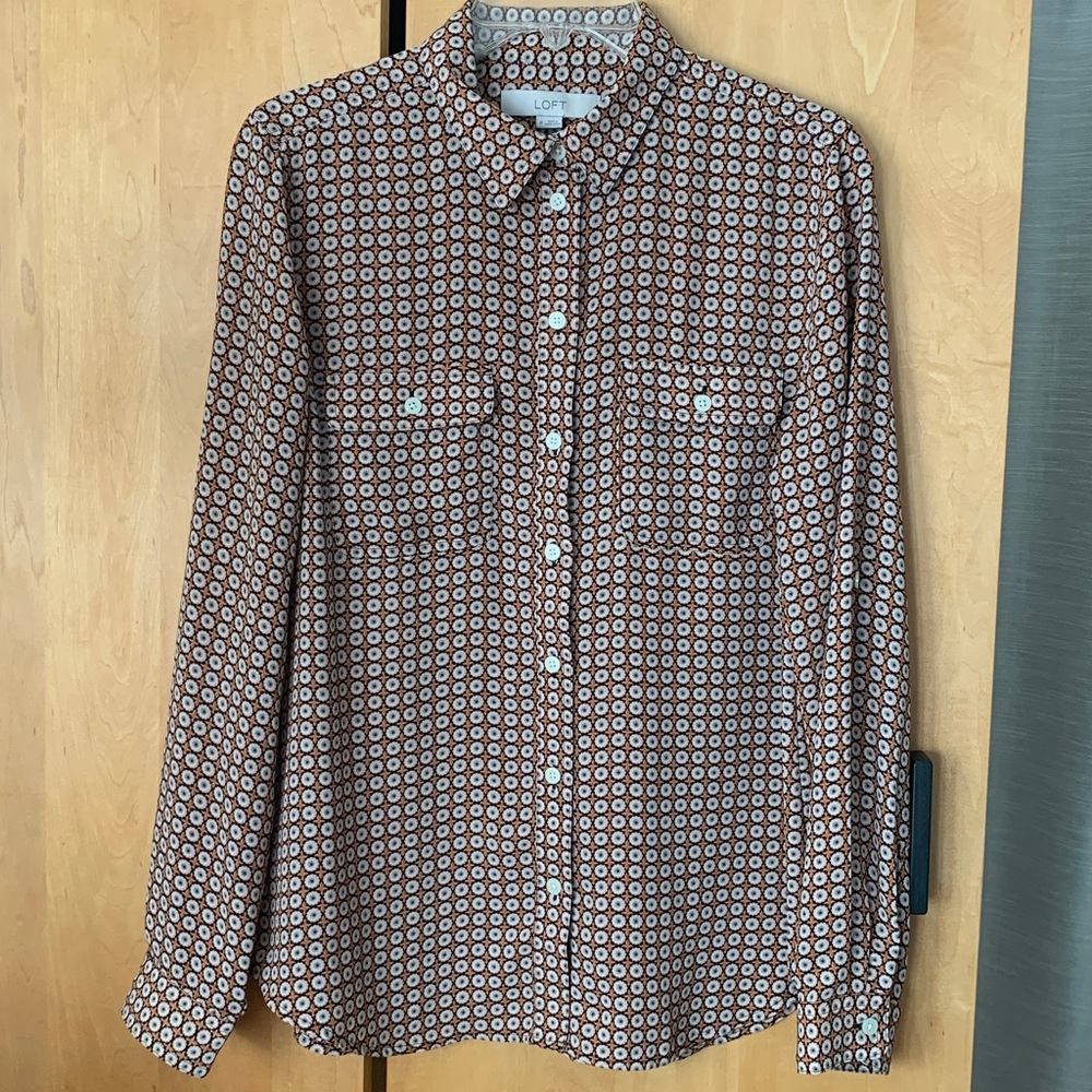 Ann Taylor LOFT flower print pattern blouse shirt button up top Size Medium